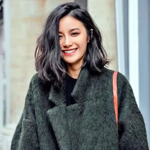 Wavy Lob with Side Part